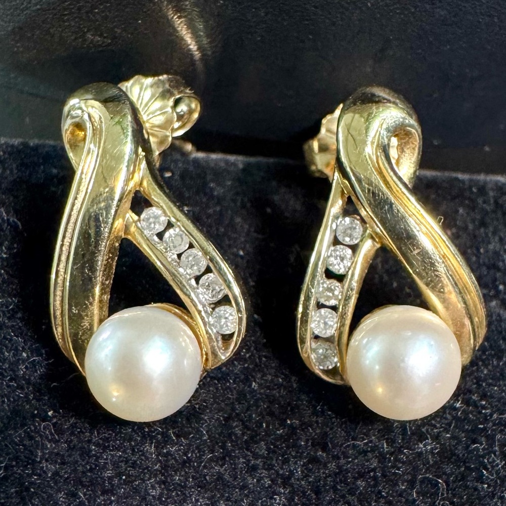 14k Pearl and Diamond Earrings